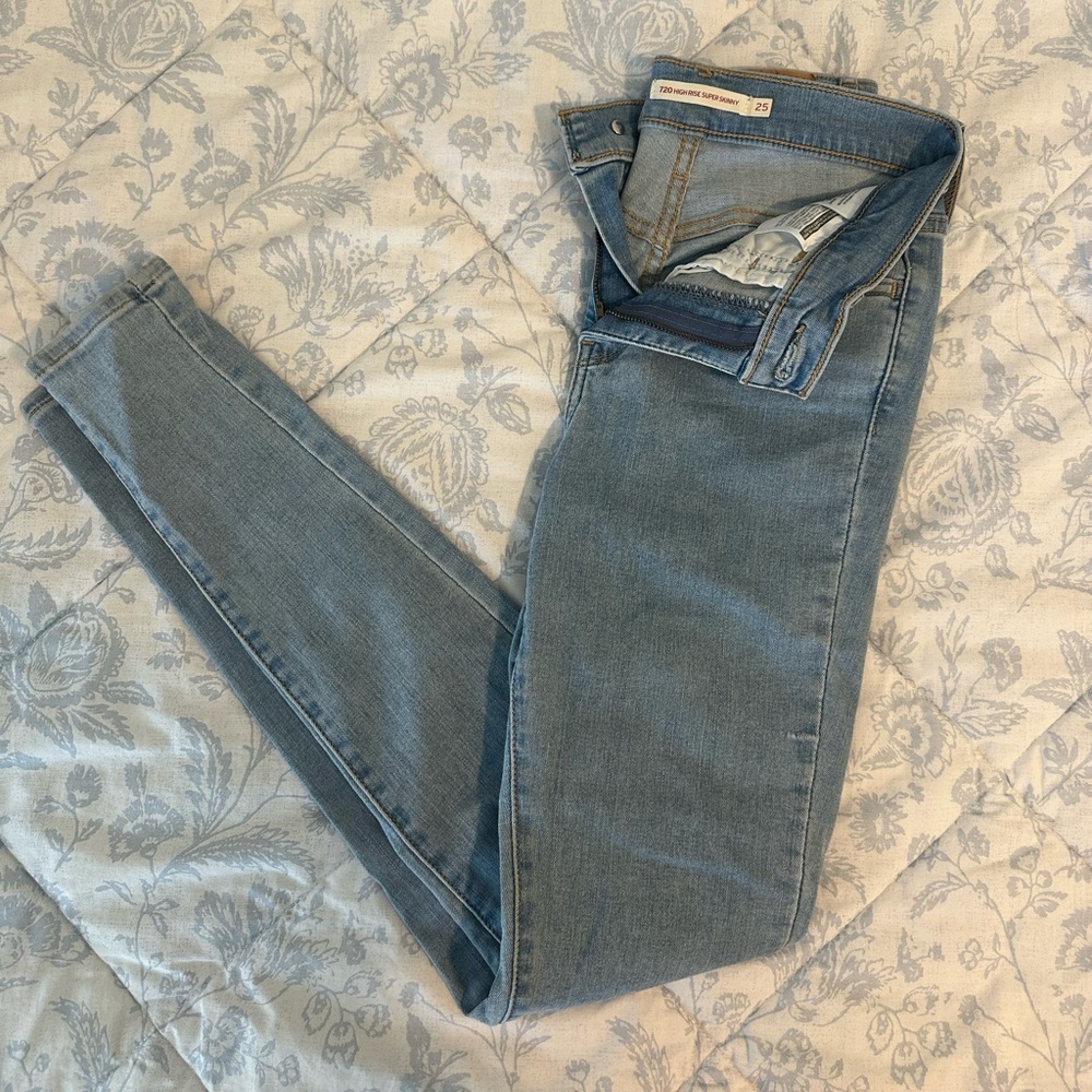 Levi’s 720 High Rise Super Skinny jeans